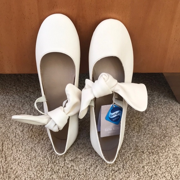 NWT! Zara girls size 37/4.5, flats with bow .